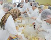 Работа в радость! 28-го февраля –  фасовка народных обедов