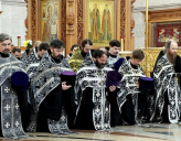 СВЯЩЕННИКИ ОБЪЕХАЛИ ХАБАРОВСК С ИКОНАМИ И МОЩАМИ СВЯТЫХ
