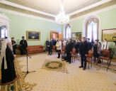 АРХИЕРЕИ ВРУЧИЛИ МЕДИКАМ ПАТРИАРШИЕ НАГРАДЫ