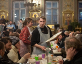 В МОСКОВСКОМ ХРАМЕ ФЛОРА И ЛАВРА УСТРОИЛИ ПРАЗДНИК ДЛЯ  НУЖДАЮЩИХСЯ