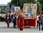 Белград: молебен и крестный ход в поддержку семьи